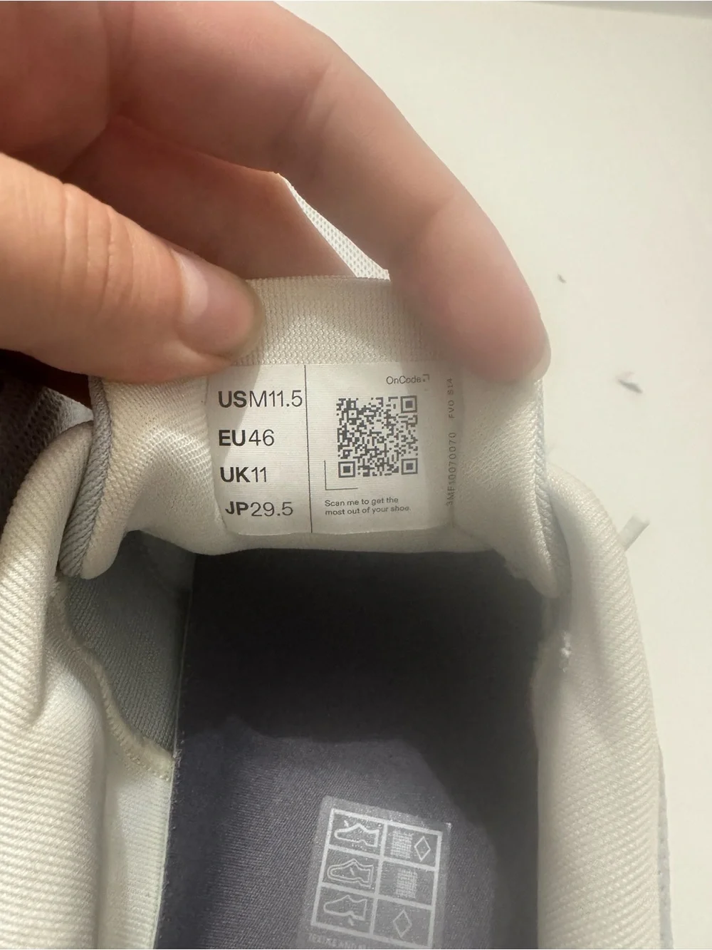 On Cloud 6 Running Shoes in Glacier/White Mens Size 11.5